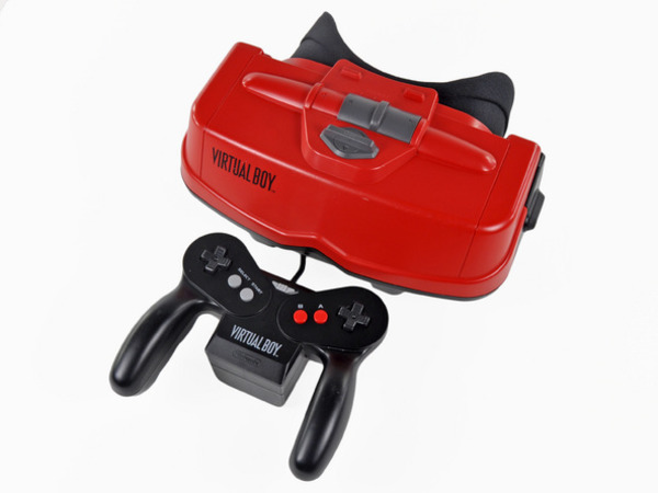 Le casque et la manette Virtual Boy
